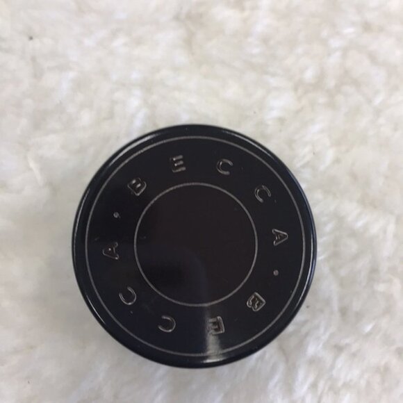 Becca Backlight Targeted Colour Corrector Violet - Picture 4 of 7